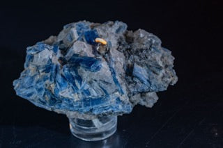 Kyanite Raw Oil Candle